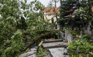 Fırtına Polonya’yı vurdu: 4 ölü, 28 yaralı