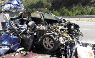 Düğüne giden araç kaza yaptı: 5 kişi öldü 