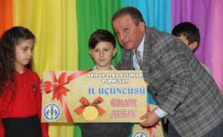 Samsun'da başarılı öğrencilere ödül verildi
