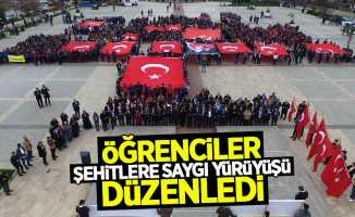 Samsun'da öğrenciler Şehitlere Saygı yürüyüşü düzenledi