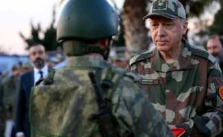 Erdoğan askeri üniforma ile sınırda