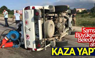 Samsun Büyükşehir Belediyesi aracı kaza yaptı