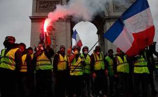 Fransa'da göstericilere gözaltı