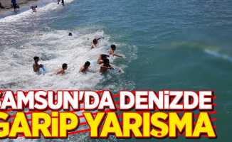 Samsun'da denizde garip yarışma