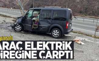 Araç elektrik direğine çarptı! 2 yaralı
