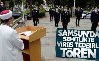 Samsun'da şehitlikte virüs tedbirli tören
