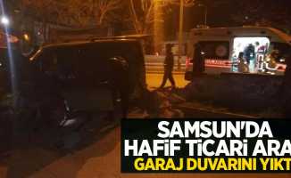 Samsun'da hafif ticari araç minibüs duvarını yıktı