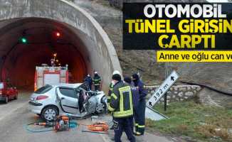 Otomobil tünel girişine çarptı: Anne ve oğlu can verdi