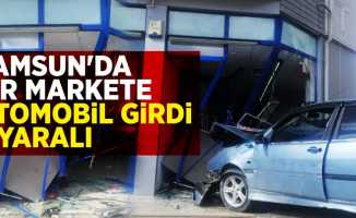Otomobil Markete Girdi: 2 Yaralı