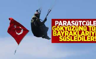 Samsun'da 19 Mayıs Kutlamaları Erken Başladı! Paraşütçüler Gökyüzünü Türk Bayraklarıyla Donattı!