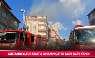Sultanbeyli’de 5 katlı binanın çatısı alev alev yandı