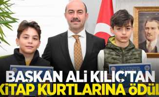 Başkan Ali Kılıç'tan kitap kurtlarına ödül