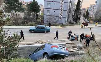 Sinop’ta otomobil boşluğa düştü: 2 yaralı