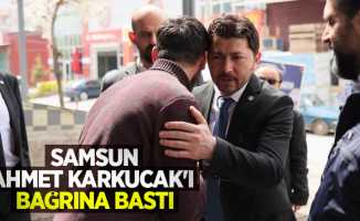 Samsun Ahmet Karkucak'ı bağrına bastı