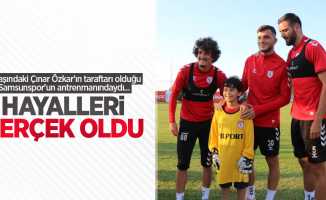 8 yaşındaki Çınar Özkar'ın taraftarı olduğu Samsunspor'un antrenmanındaydı... Hayalleri gerçek oldu