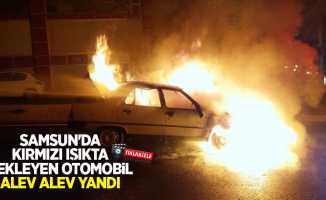 Samsun'da kırmızı ışıkta bekleyen otomobil alev alev yandı