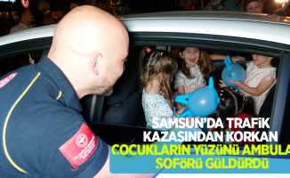 Samsun’da trafik kazasından korkan çocukların yüzünü ambulans şoförü güldürdü