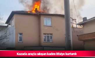 Binanın çatı katı alev alev yandı
