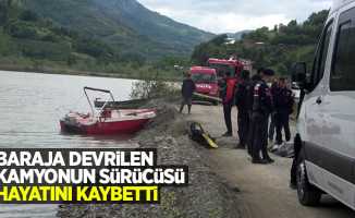 Baraja devrilen kamyonun sürücüsü hayatını kaybetti