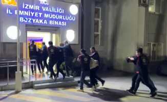 İzmir’de silahlı saldırı olayının şüphelileri saklandıkları adreste kıskıvrak yakalandı