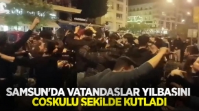 Samsun'da vatandaşlar yılbaşını coşkulu şekilde kutladı